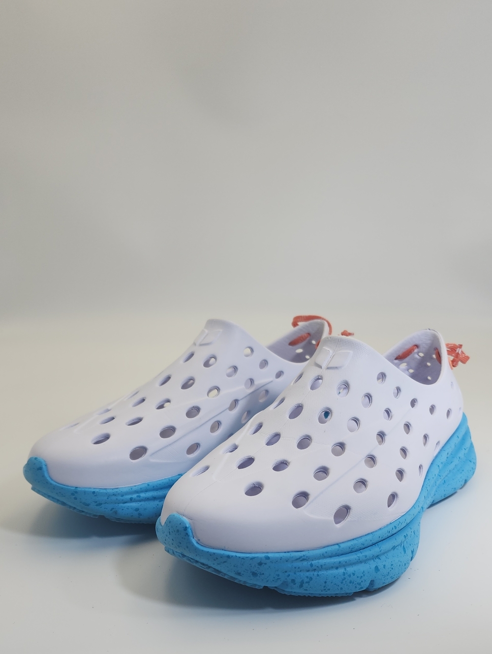 Kane Revive active recovery shoes in White / Pacific  M 9 W 11